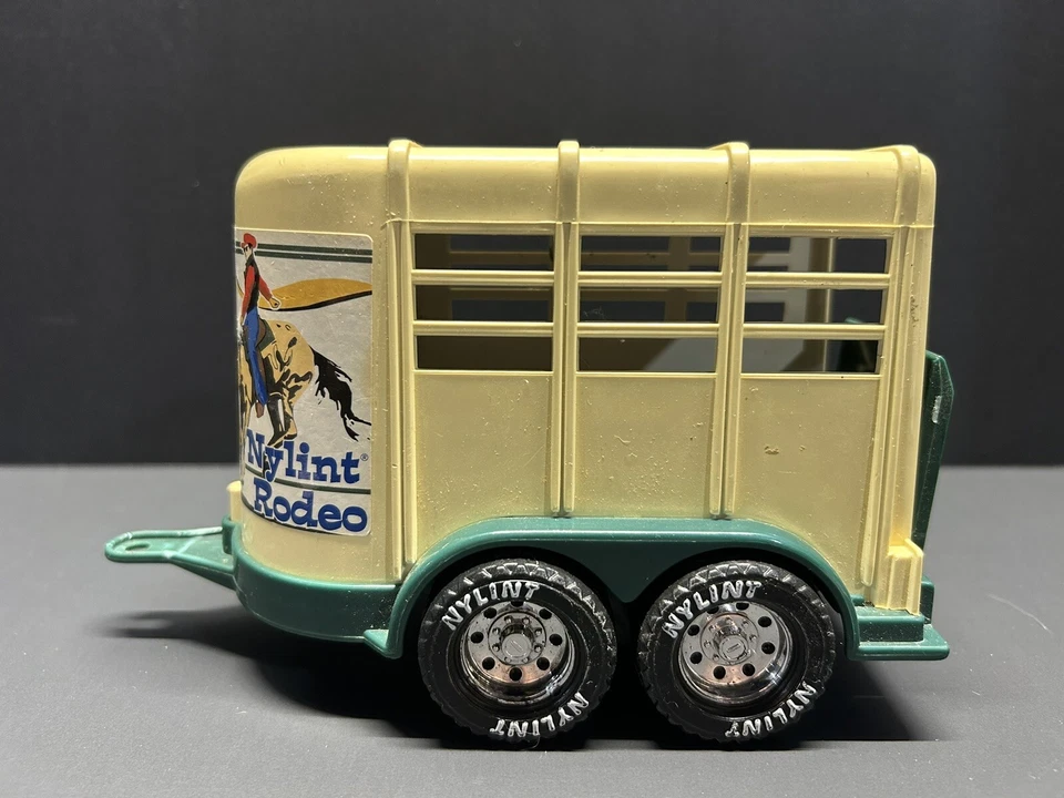 Remolque Nylint Rodeo 1997 plástico para caballos 7" x 4,5" Rockford Illinois EE. UU. 27902 Foto 2 de 4