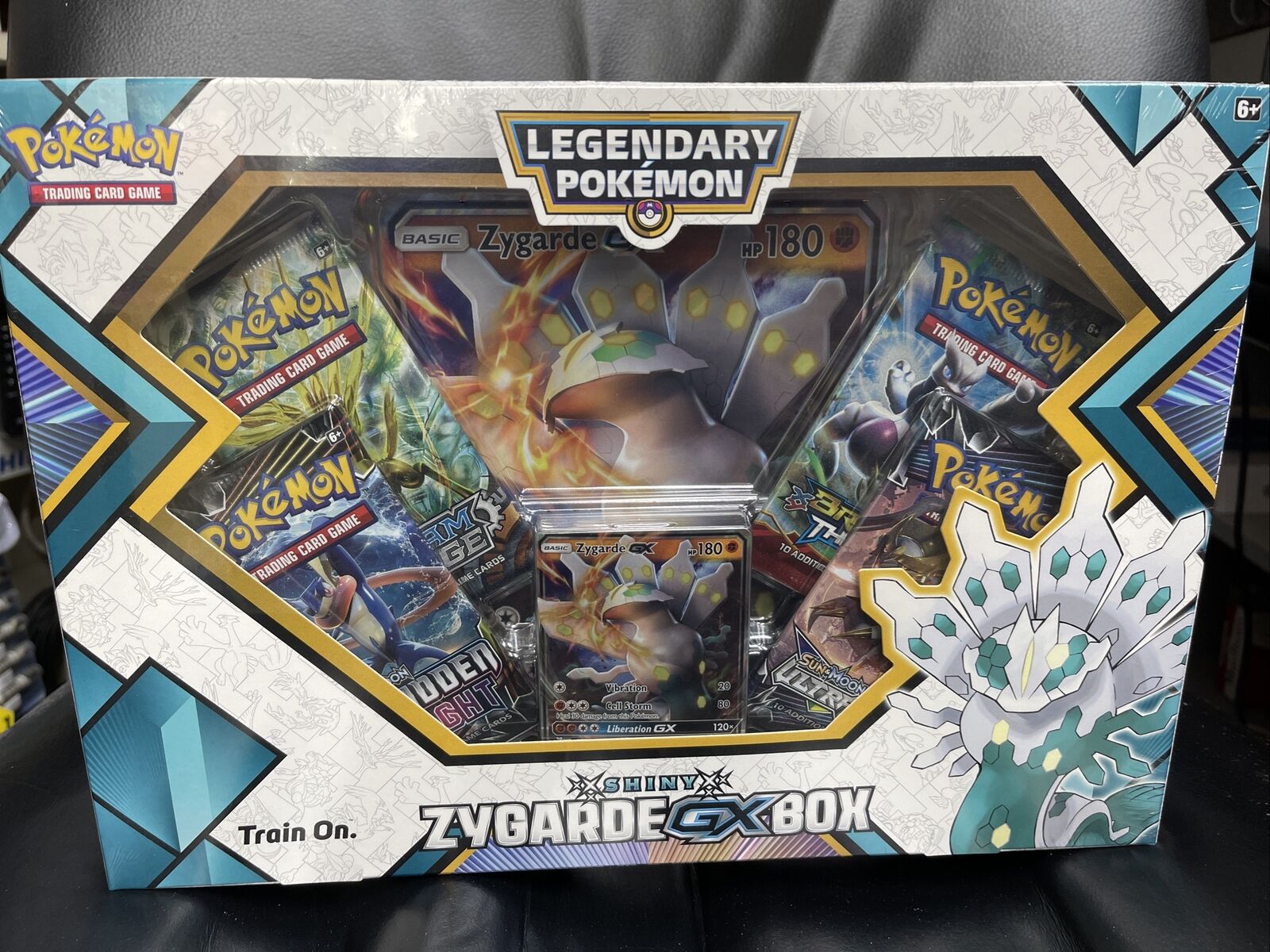 Pokemon BOX Pokemon Lendarios SHINY ZYGARDE-GX Brilhante 40819 Copag 98864  – Starhouse Mega Store