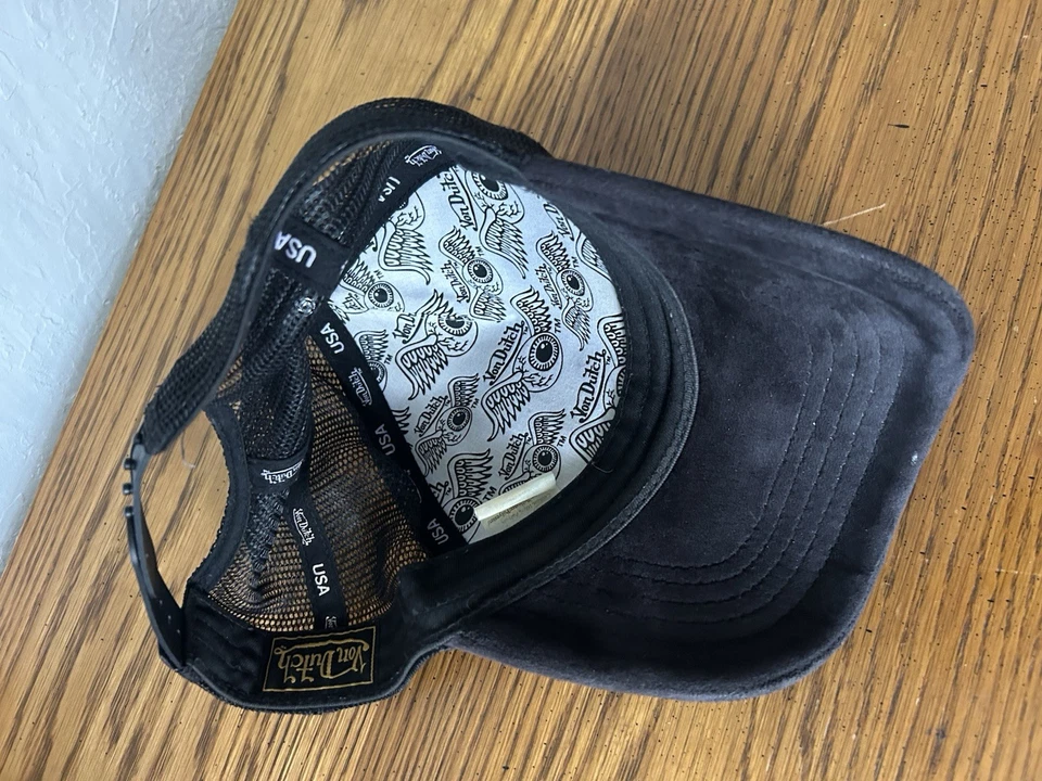 Sombrero de camionero Von Dutch de gamuza para hombre con espalda a presión negro/logo bronceado Foto 3 de 3