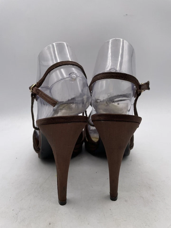 Tacón de aguja Chinese Laundry Amella para mujer talla 9M cuero marrón con tira trasera Foto 3 de 4