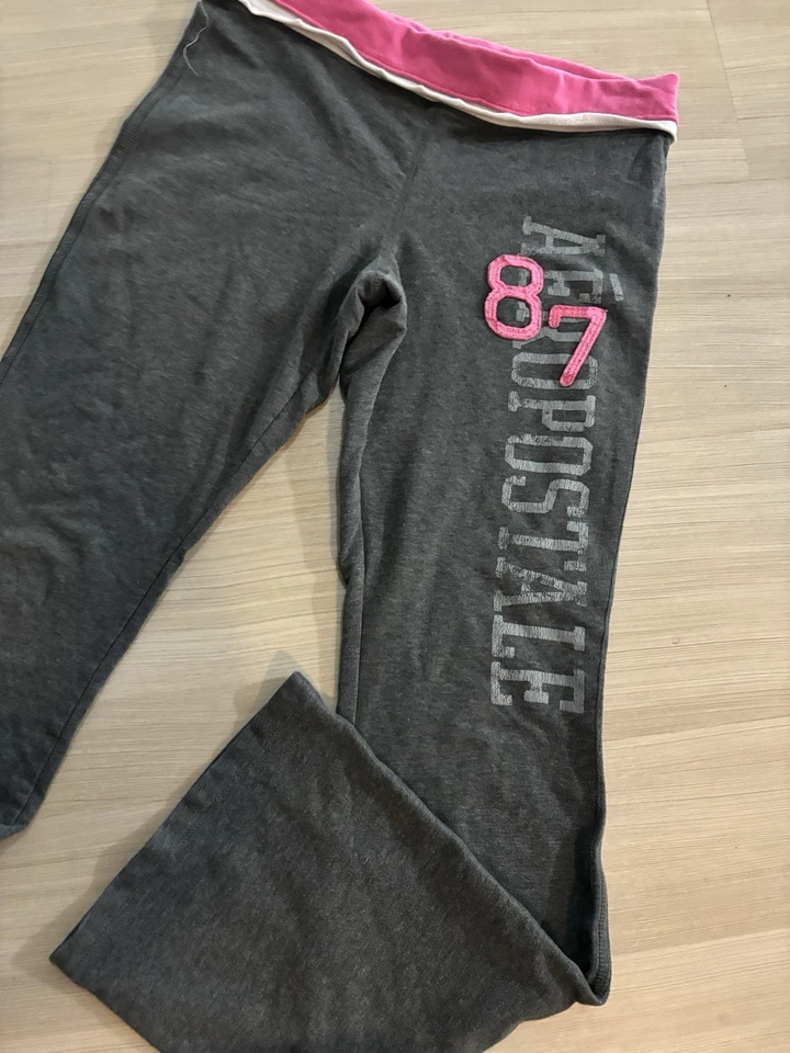 Aeropostale Caliente Rosa Plegable Cintura Acampanada Leggings Gris Mujer Talla Mediana Y2K Foto 2 de 3