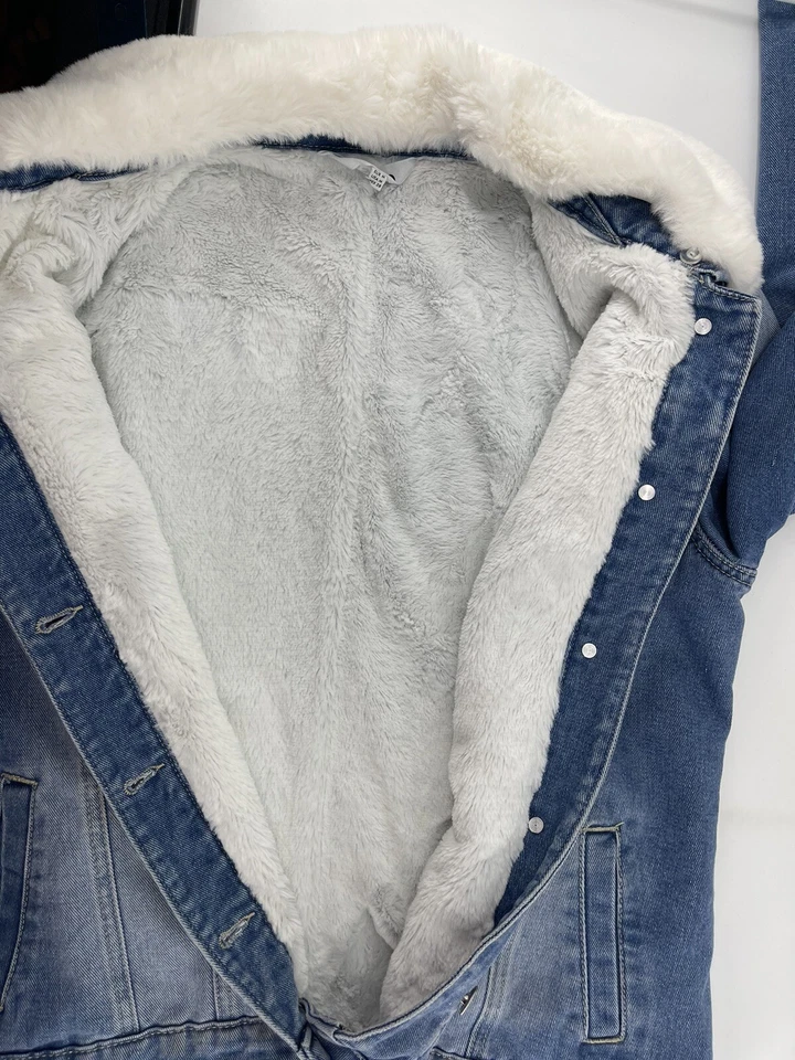 Chaqueta de jean forrada de piel sintética Ci Sono para mujer talla mediana azul escote de piel desmontable Foto 4 de 4