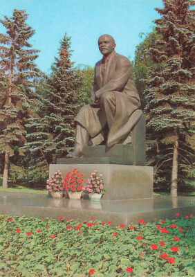 Old postcard Lenin monument in the Kremlin, Moscow, Russia unused postcard r6112a