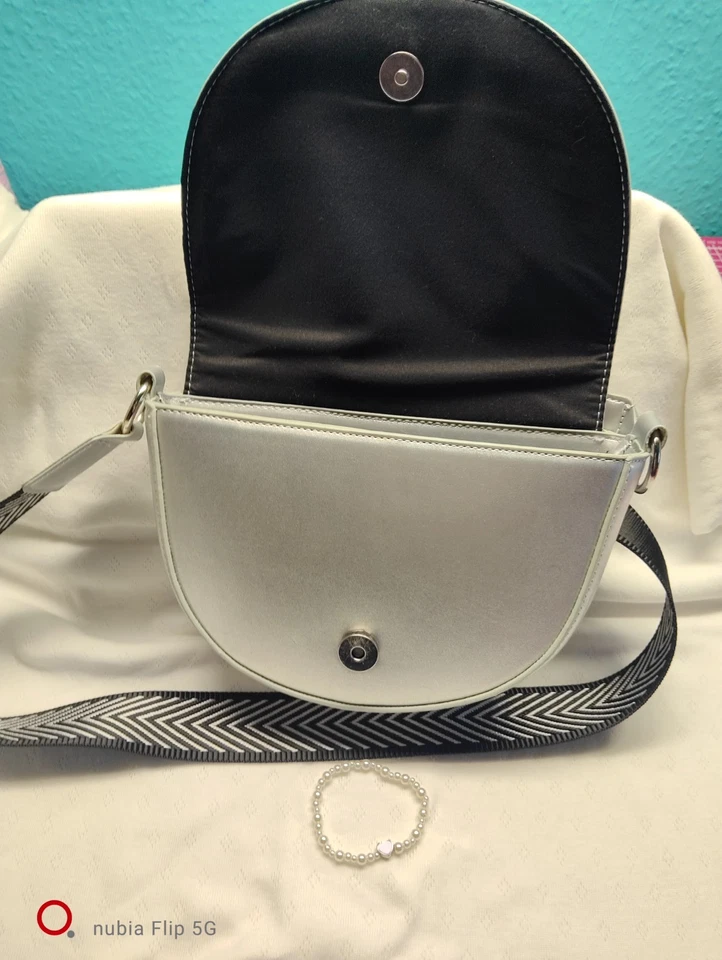 ✨ Silberfarbene C&A Handtasche – Elegant & Zeitlos – ca. 22x16 cm, guter Zustand - Bild 2 von 4