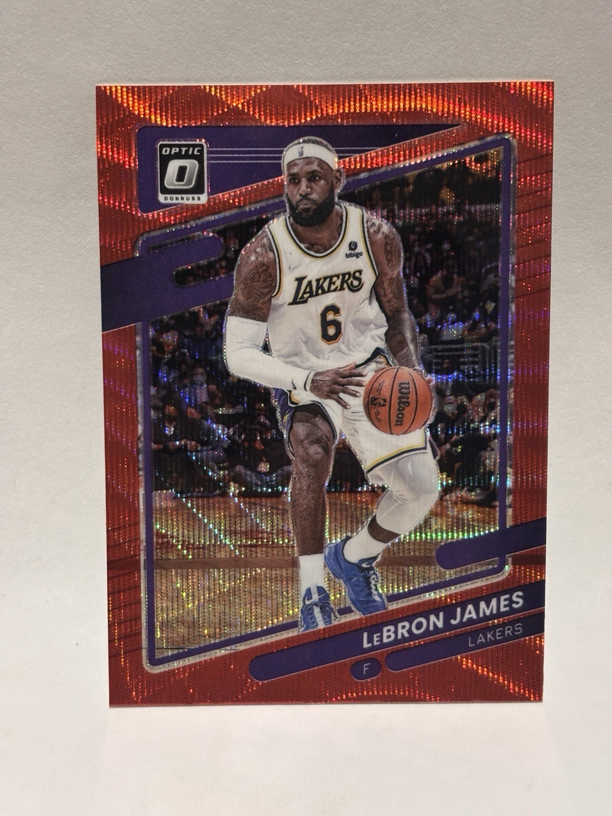 LeBron James 2021-22 Donruss Optic Red Wave Prizm #41 Los Angeles Lakers