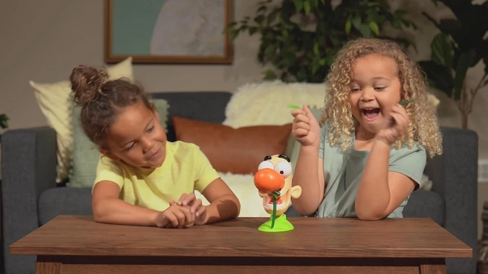 Goliath Games Gooey Louie: Pick a Winner! | New & Improved Bogey Picking Fun - Image 4 of 4