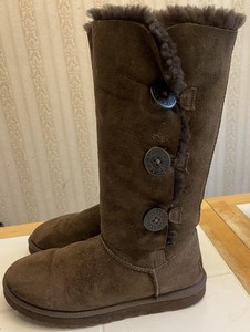 ugg bailey button triplet chocolate