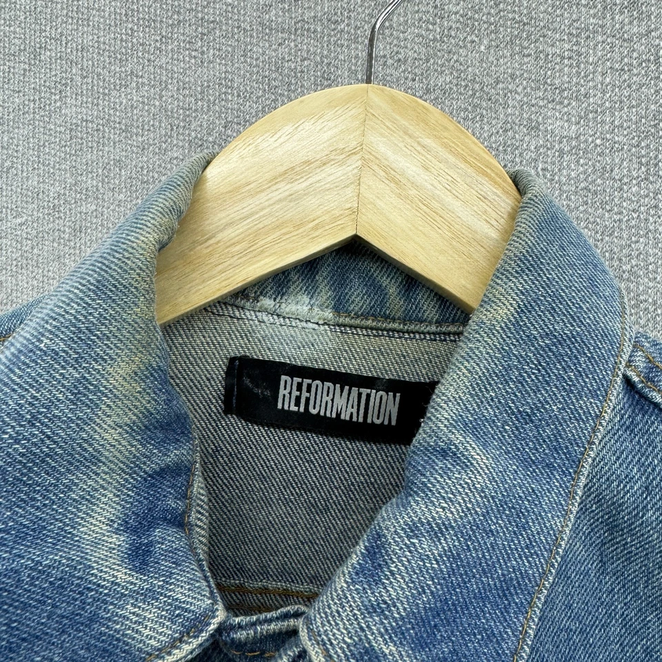 Chaqueta Reformation X Levi's para mujer XS denim desteñida camionero bordada vintage Foto 4 de 4
