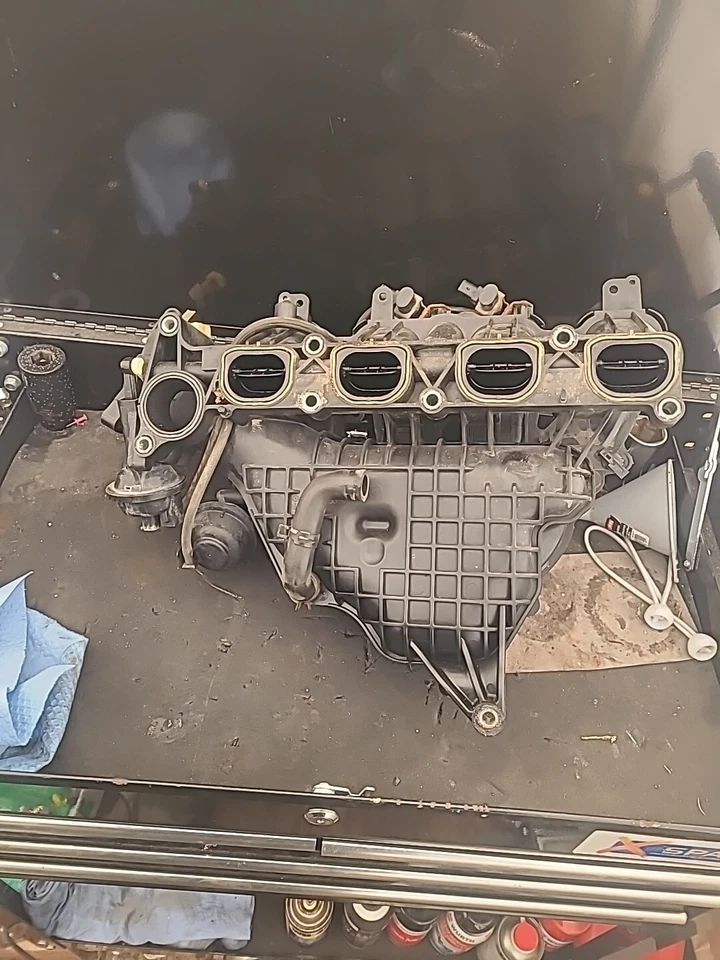 Mazda 3 2007-2009 colector de admisión de 2,3 L Foto 2 de 4