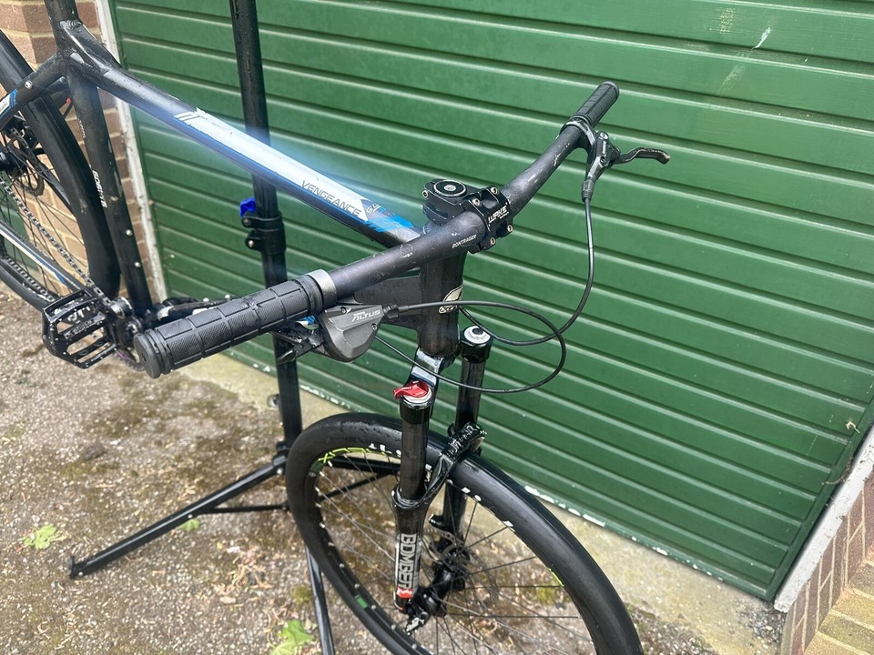 Carrera Vengeance Mountain Bike Bomber Forks Hydraulic Brake Serviced