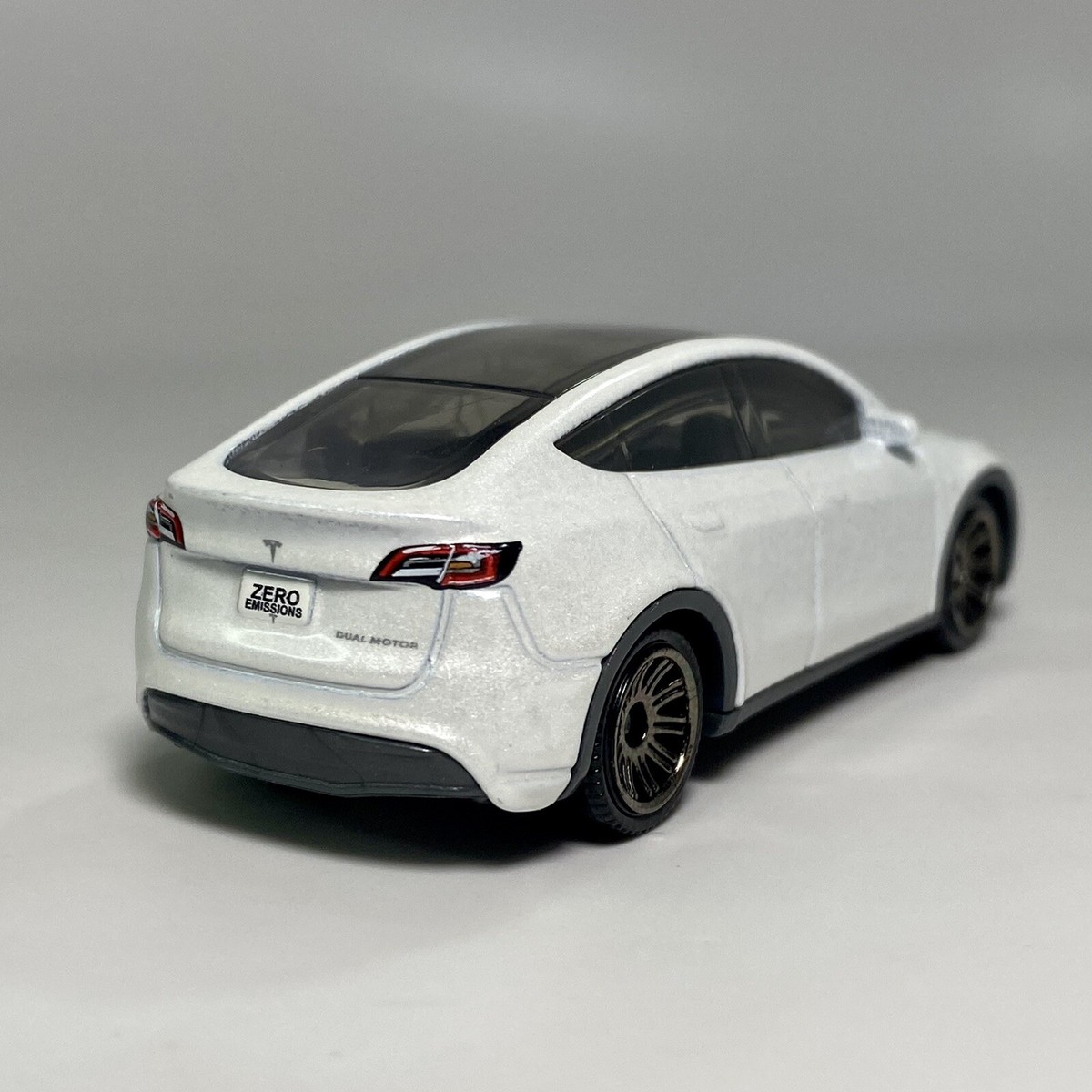 ミニカー　1/18 テスラ　モデル3 Pearl White テスラ モデル3 デュアルモーター パールホワイト 1/18 - メルカリ