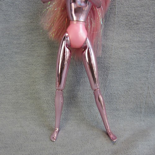 SPECTRA Mattel Barbie bambola rosa metallizzato futuristica articolata - Foto 5 di 9