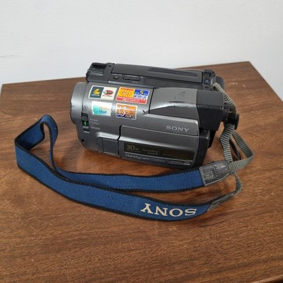 Sony CCD-TRV52 Handycam Vision Video 8 Camcorder   Works   AC Adapter Included