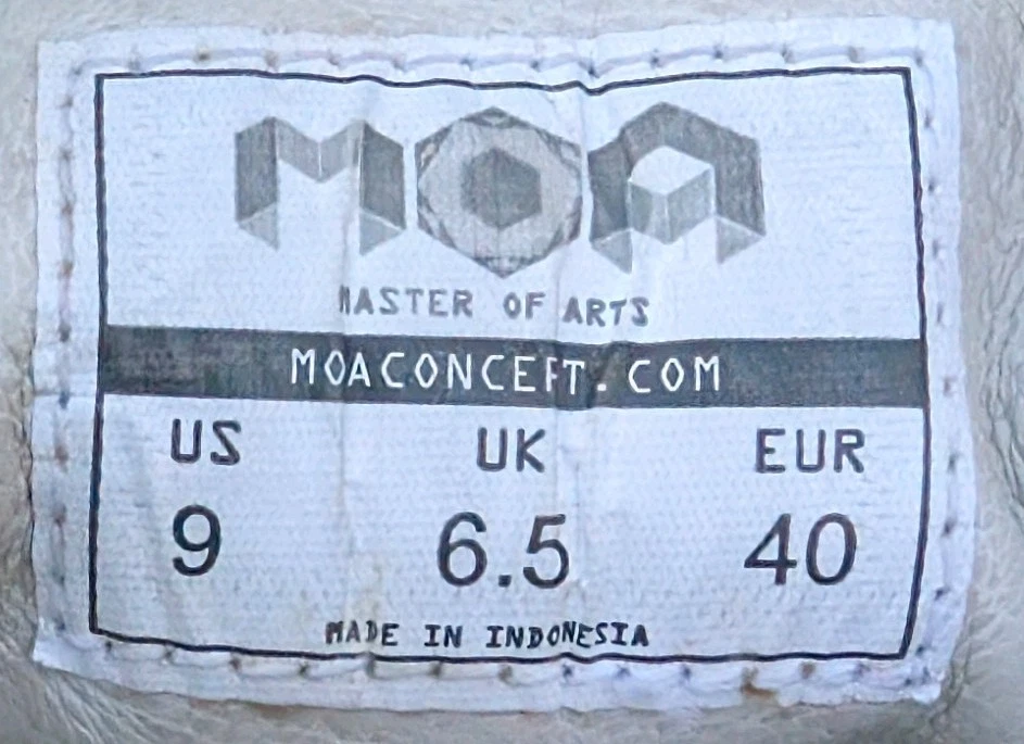 Master ofArts white leather sneaker sz9with hounds tooth and embroidered bees - Image 3 of 4