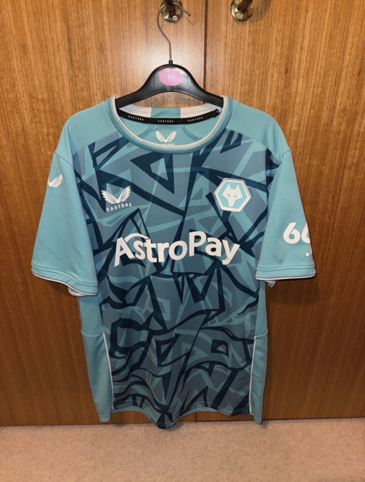 Wolverhampton Wanderers - Away Shirt - Size M - Football