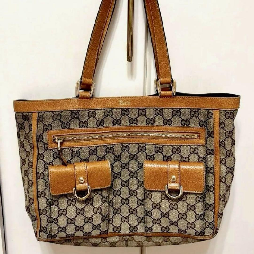 Gucci Logo Print Shoulder Bag Includes Dust Bag for Protection  