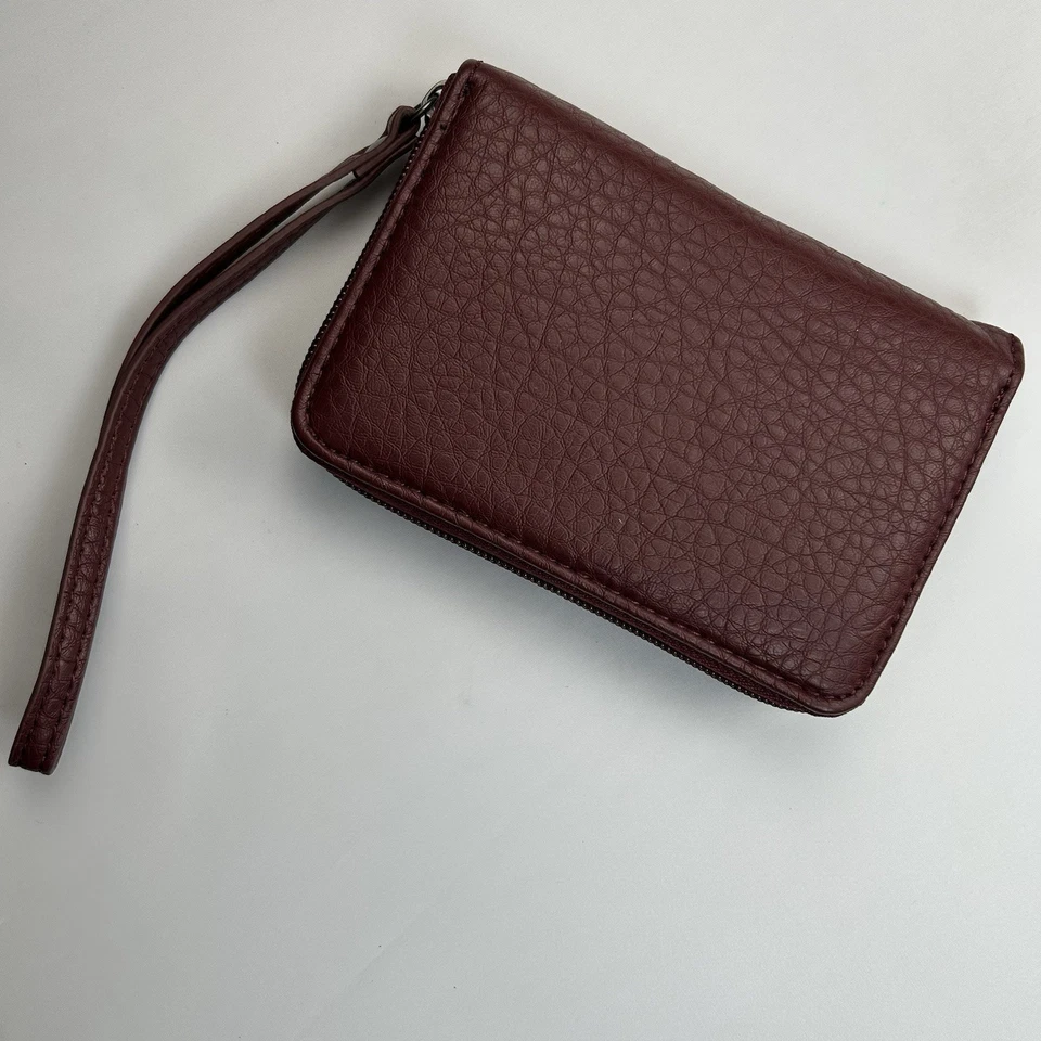 Cartera sin asas de muñeca borgoña con tachuelas cremallera Mossimo Supply Co Foto 3 de 4