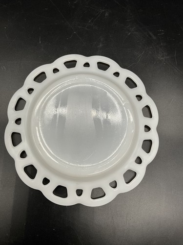 VTG Westmoreland 8 3/8’’ Wide Milk Glass Lace Edge Luncheon Plate - Picture 3 of 4