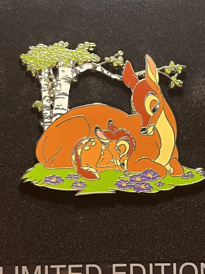 Broche LE 100 AP Disney Shopping Bambi & His Mother Under Tree raro 2009 - Imagem 3 de 4