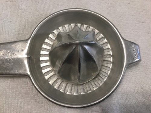 Vintage Foley Citrus Reamer Juicer Aluminum Hand Held - 第 6/6 張圖片