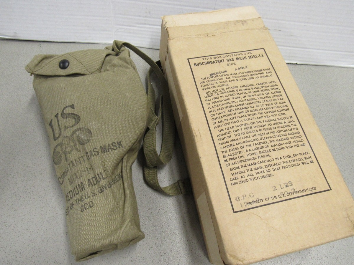 WW2 US Civilian GAS MASK M1A2-1-1 Adult Medium & Carry Bag