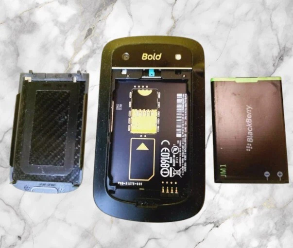 🔥BLACKBERRY BOLD 9900 UNLOCKED QWERTY CELL PHONE BELL TELUS ROGERS FIDO CHATR🔥 - Image 2 of 4