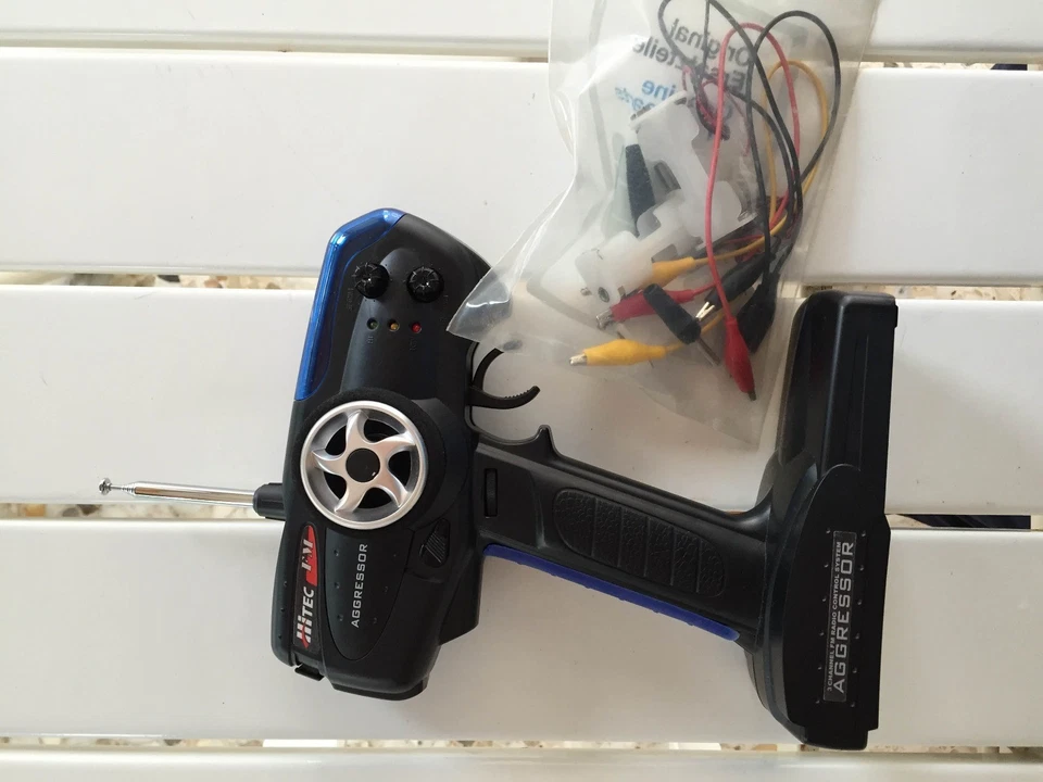 FERRARI 360 1:5 - 2 TEMPI a scoppio 22,5cc telaio CARSON RADIOCOMANDATA - usata - Immagine 3 di 4