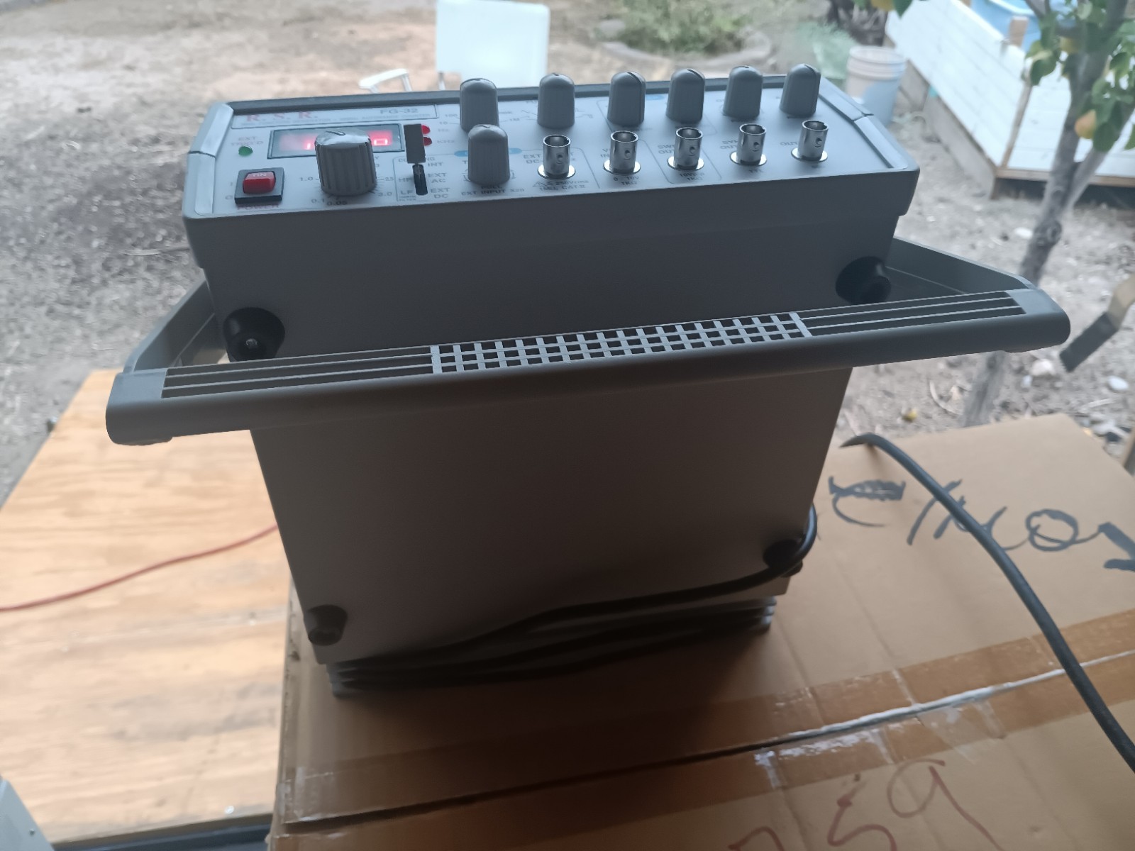  RSR FG-32 3MHz Sweep Function Generator + 60MHz Autorange Counter