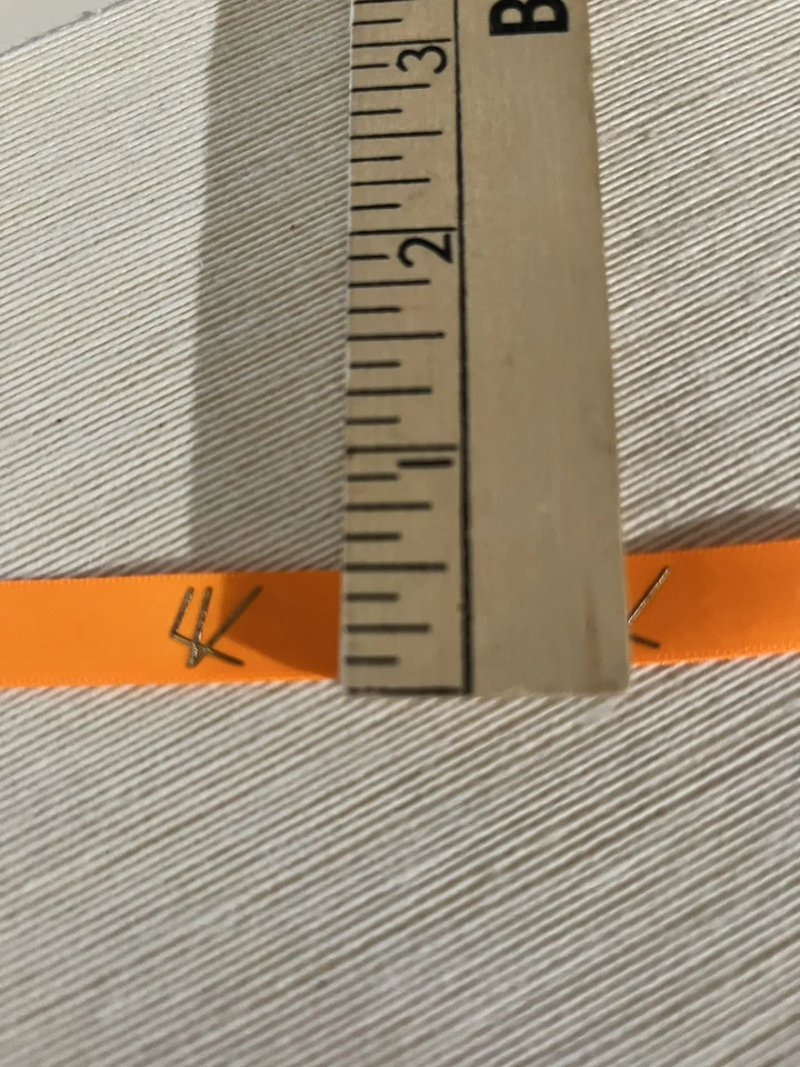 Louis Vuitton Cinta de Satén Naranja con Letras Doradas Lote de 2 Piezas .50 Ancho Foto 2 de 3