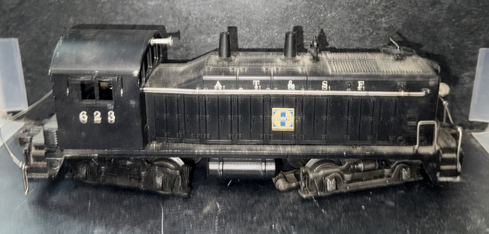 Lionel Postwar AT&SF Santa Fe 623 NW2 O Gauge Switcher Untested Needs Restoration