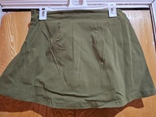 Wild Fable olive green A-line skirt. It's a size S. Features a zipper closure on