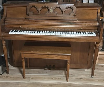 Rudolph Wurlitzer Spinet Upright Piano Walnut Wood 88 Keys 3 Pedals with Bench