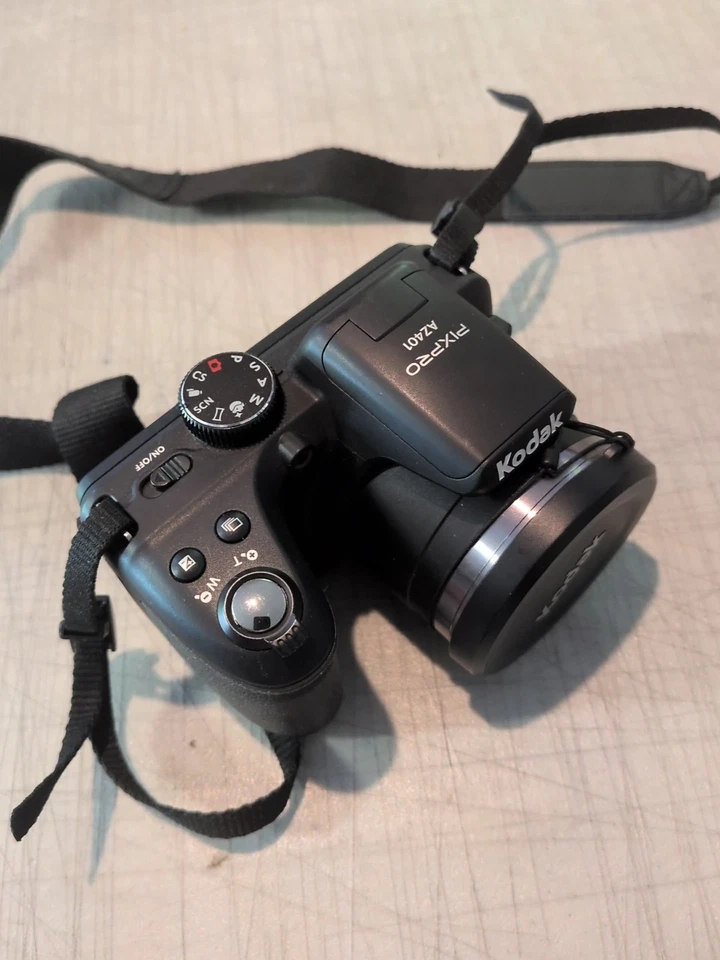 Cámara digital Kodak PixPro AZ401 roja zoom 40x 16 MP solo para piezas/reparación Foto 3 de 4