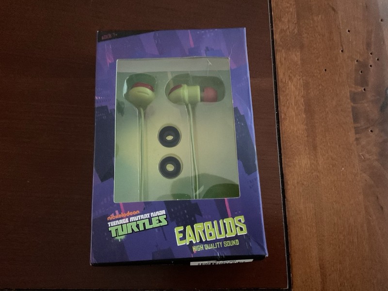 2013 SAKAR TMNT HI-DEFINITION NOISE ISOLATION EAR BUDS NIB