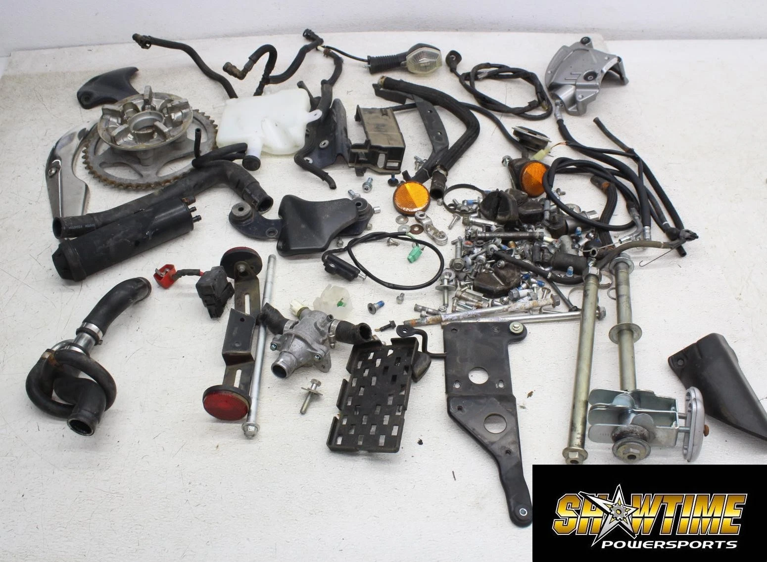 09-15 SUZUKI SFV650 GLADIUS PARTS HARDWARE SPROCKET COVER TANK AXLE BOLTS