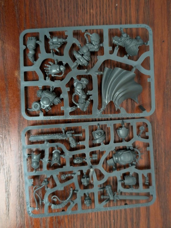 Warhammer 40k - Space Marines - Gravis Captain - New On Sprue