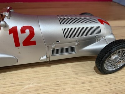 CMC 1/18 Diecast DC9824A - Mercedes-Benz W125 1937 - Argent - Modèle Occasion
