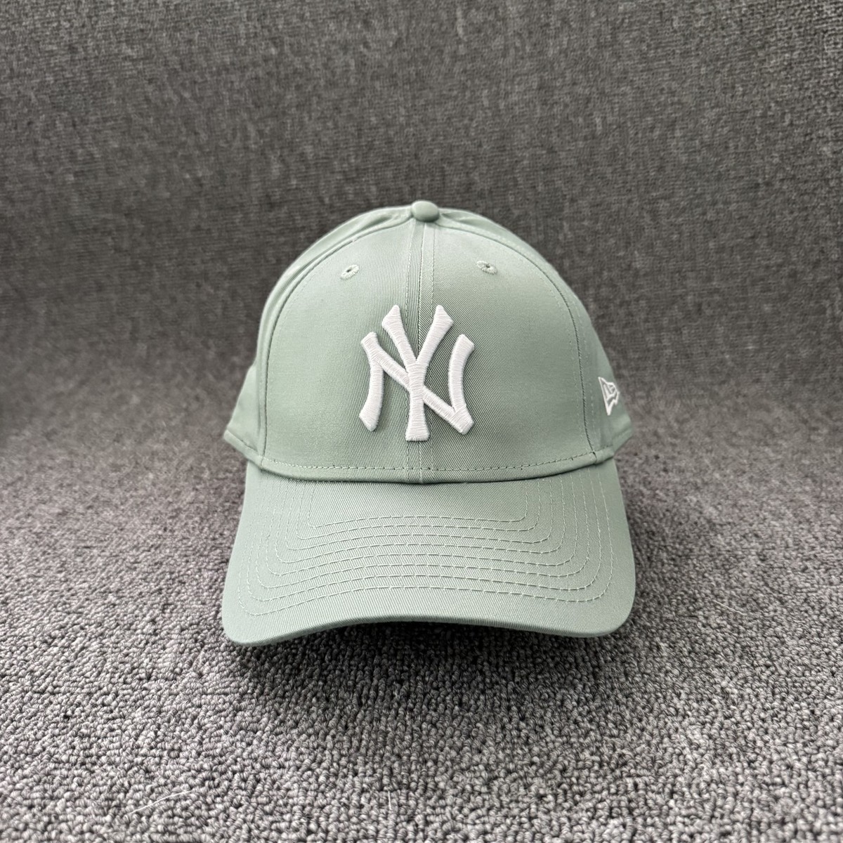 New Era New York Yankees 9FORTY Sage Green Strapback Cap