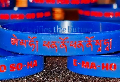 Tibetan mantra wristband for protection / E-ma-ho pen-no pen-no so-ha