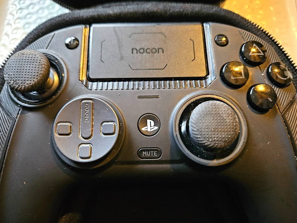 Nacon Revolution 5 Pro NC4533 Wireless Gaming Controller for PS5/PS4/PC - Image 3 of 4