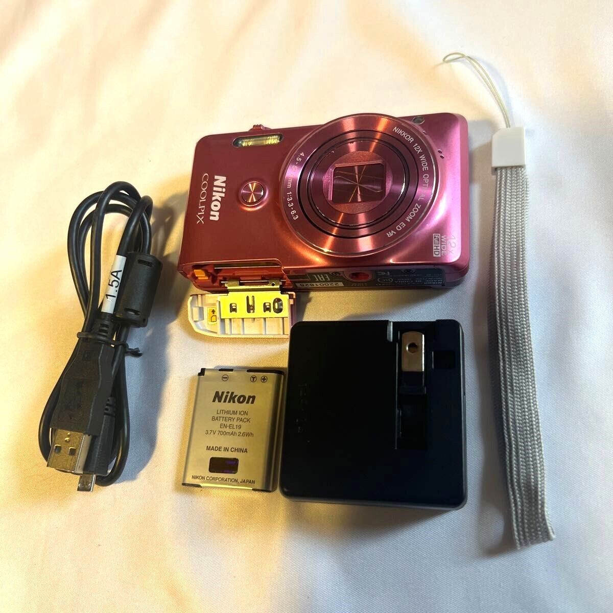 Nikon COOLPIX S6900 Glossy Pink Compact Digital Camera w Nikon COOLPIX S6900 Glossy Pink Compact Digital Camera w