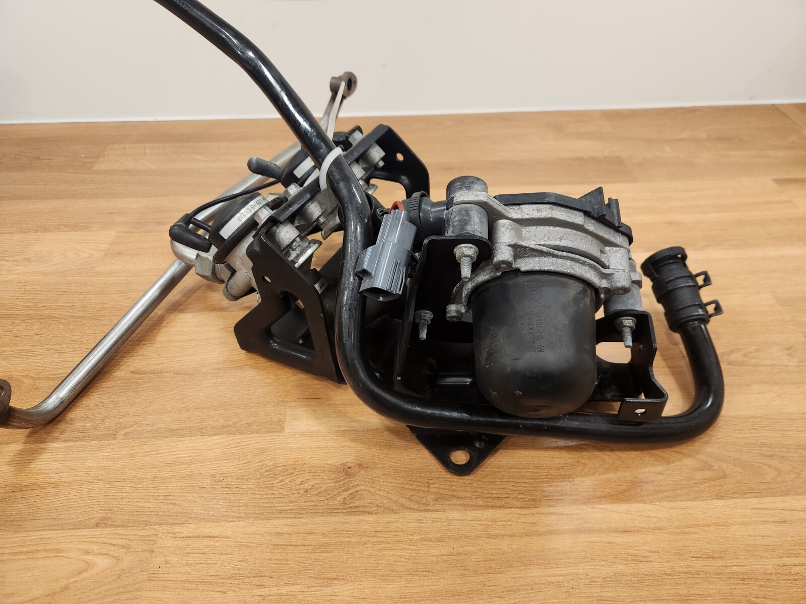 Aston Martin V8 Vantage Secondary Air Injection Pump Assembly6G33-9F491-AA