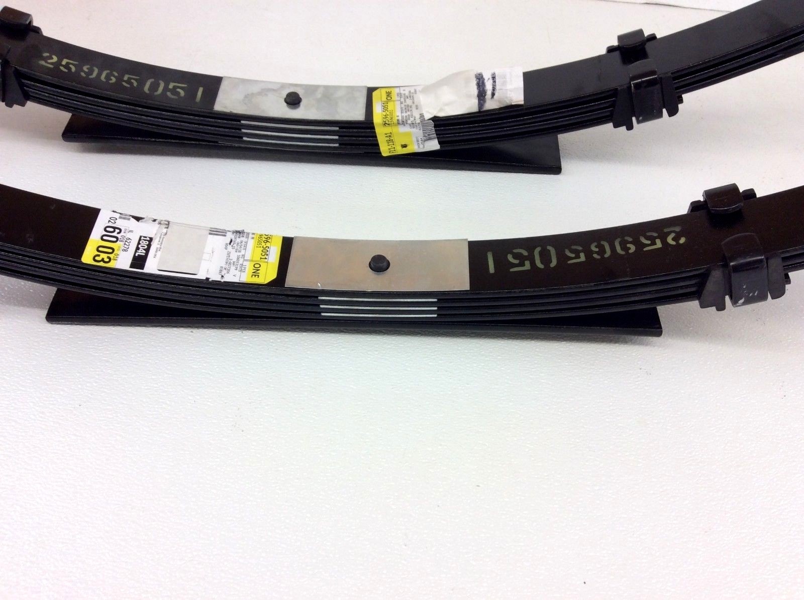 0610 Hummer H3 Right & Left Rear Suspension Leaf Spring Set Of 2 OEM