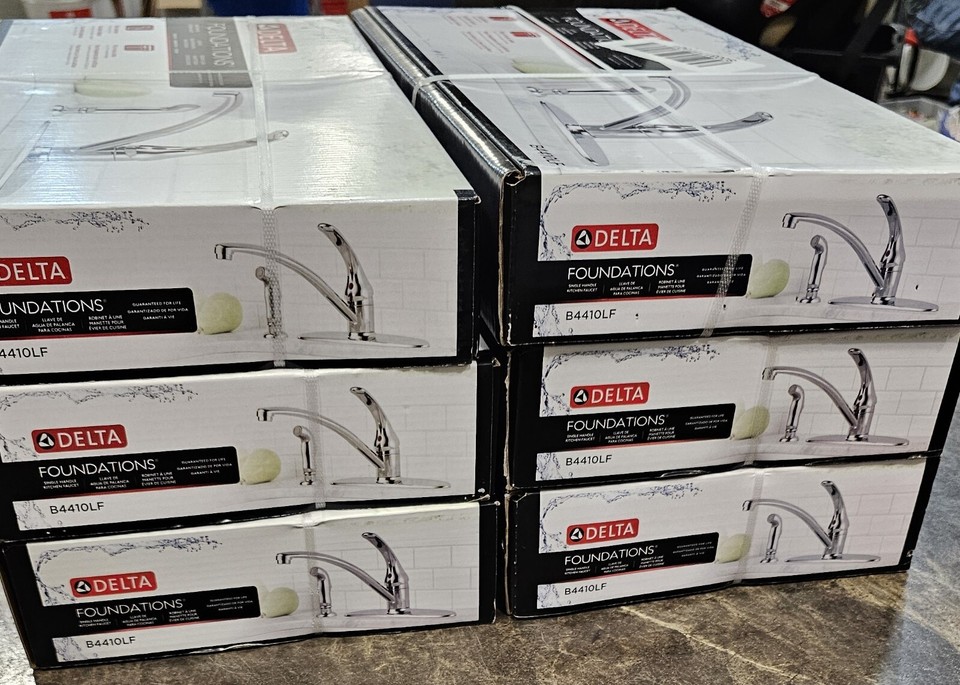 Delta B4410LF Foundations SingleHandle Standard Kitchen Faucet w