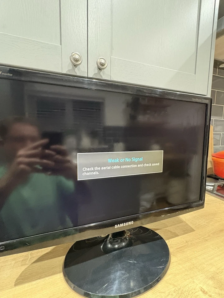 Samsung T22B300EW 22" LCD TV LED Full HD TV Monitor - TESTED & WORKING - Image 4 of 4