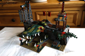 LEGO LEGENDS OF CHIMA: The Croc Swamp Hideout (70014) 100% COMPLETE - Retired