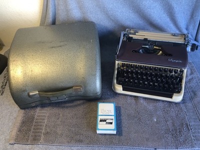 Rare 1956 Olympia SM3 Typewriter Burgundy Cream Two-Tone Germany W/Case NICE!!!!