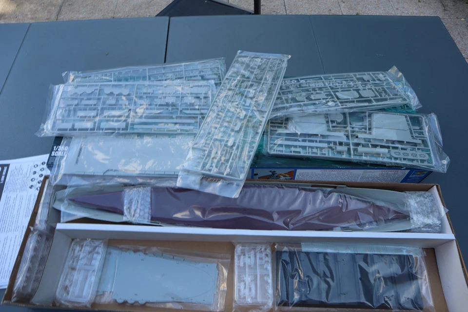 USS SARATOGA trumpeter 1/350 eme neuf - Photo 3/4