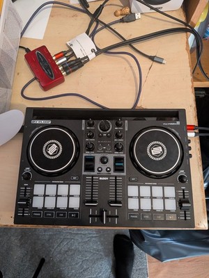 Boxed Reloop Buddy Set Up For Live Streaming To Phone, Usb Hub, Uca222 Recorder