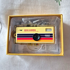 Digitale Mini-Kamera mit Klappdisplay